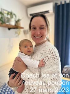 Coach Isa et son nouveau poupon